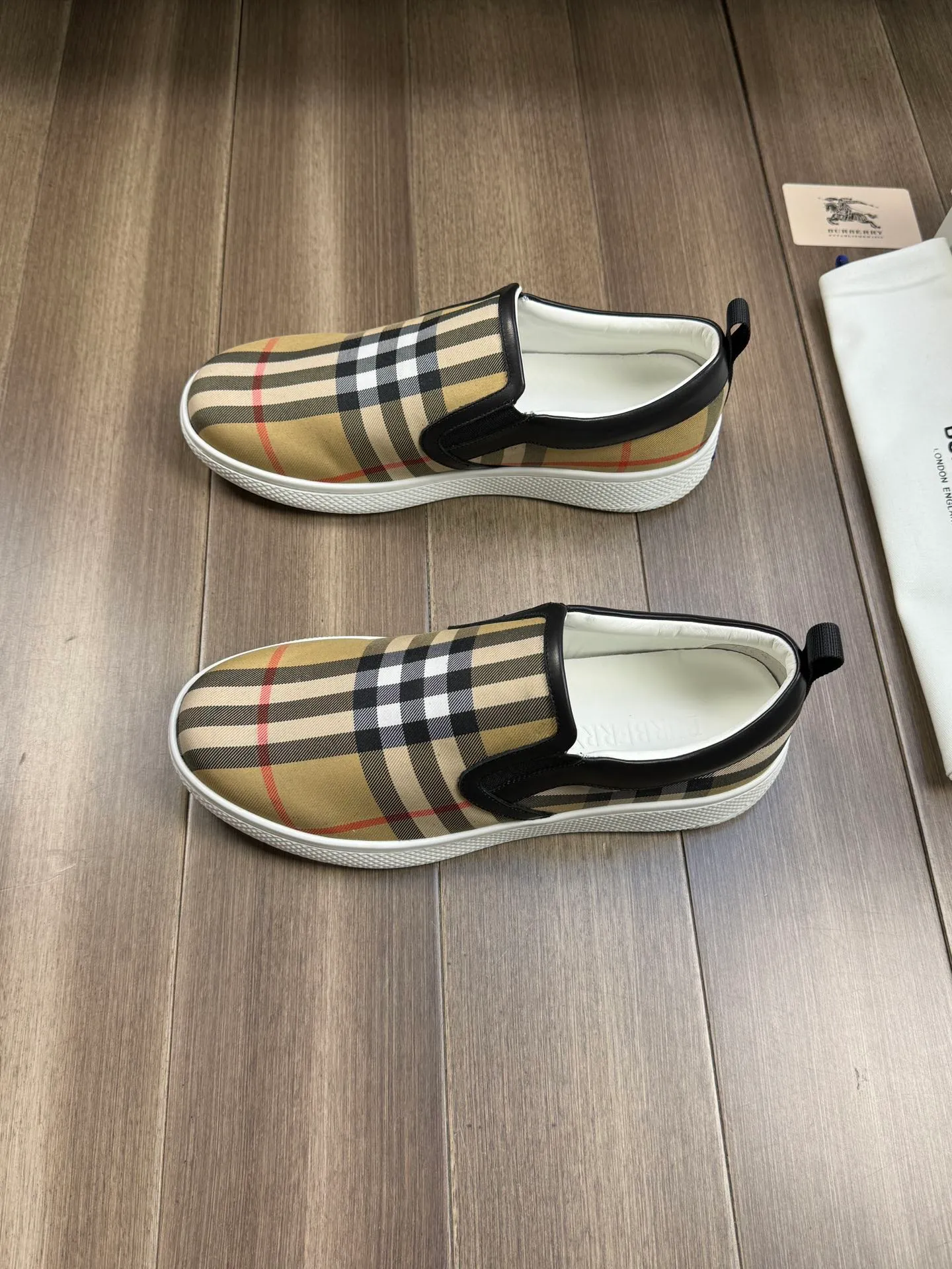 P380 [BURBERRY] Burberry - Upper: imported 🔝 brand totem cloth, heel brand webbing decoration - Inner: water-dyed cowhide - Outsole: ultra-light rubber; two-color molded outsole - Super high quality control, fine workmanship: highlighted (high-end, extravagance, grade) -Size: 38-44 (Male 45, can be customized)